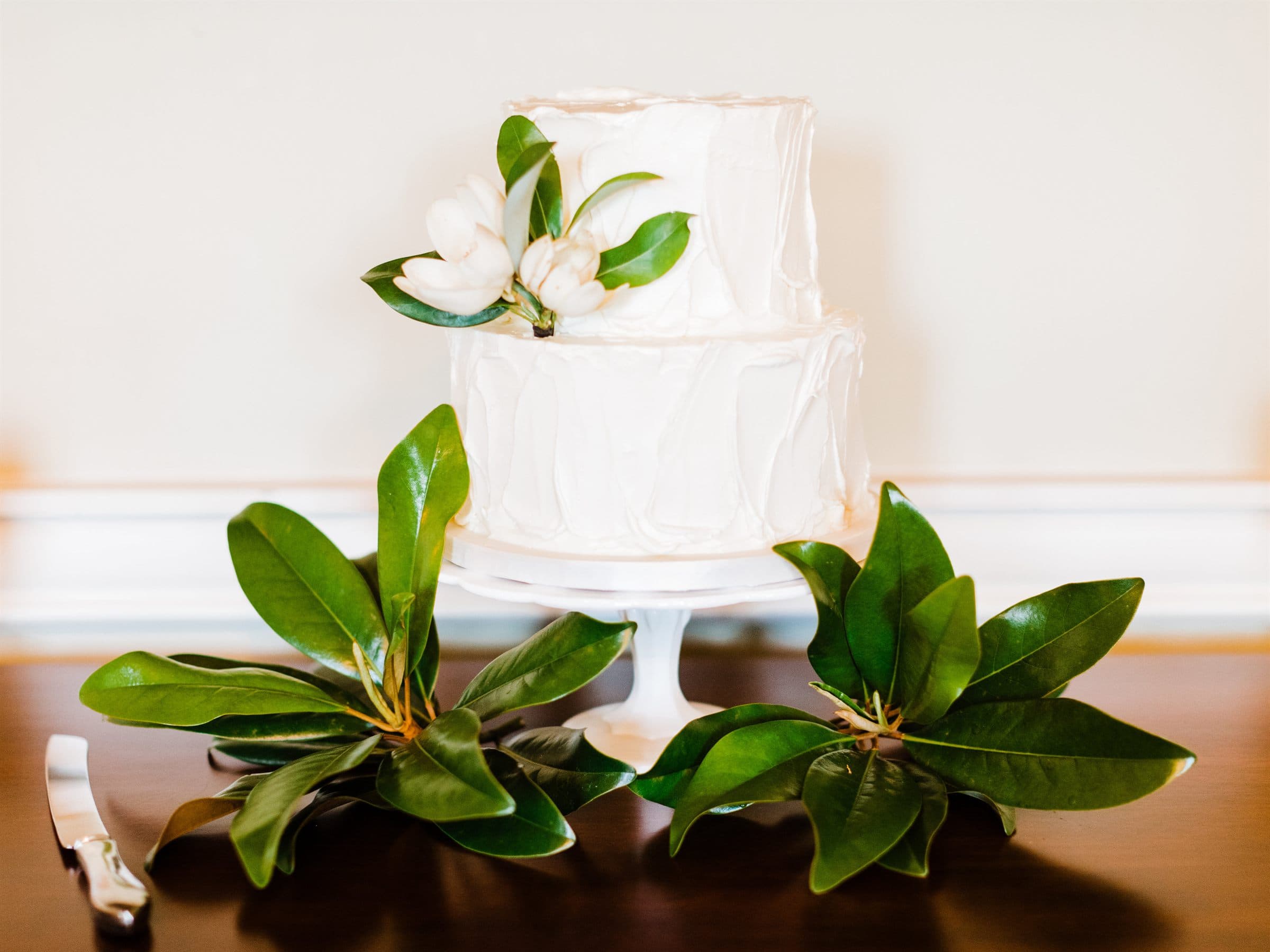 A magnolia-trimmed cake